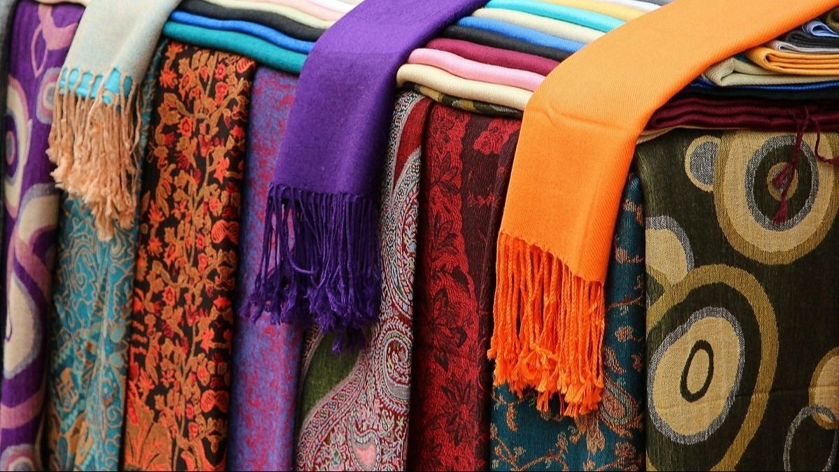 শীতের ফ্যাশনে শাল 