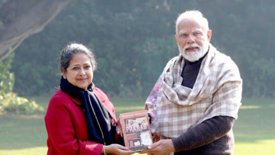 'আমার প্রতি বরাবর সদয় প্রধানমন্ত্রী', মোদীকে বই উপহার প্রণব-কন্যার  'আমার প্রতি বরাবর সদয় প্রধানমন্ত্রী', মোদীকে বই উপহার প্রণব-কন্যার