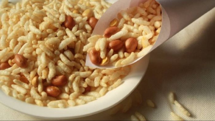 মুড়ি খেলে শরীরে কী হয় জানুন।