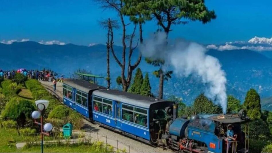 সপ্তাহান্তে টানা ছুটি, উত্তরবঙ্গের ট্রেনগুলিতে ব্যাপক ভিড়, কোন ট্রেনে সবচেয়ে বেশি ওয়েটিং লিস্ট? সপ্তাহান্তে টানা ছুটি, উত্তরবঙ্গের ট্রেনগুলিতে ব্যাপক ভিড়, কোন ট্রেনে সবচেয়ে বেশি ওয়েটিং লিস্ট?