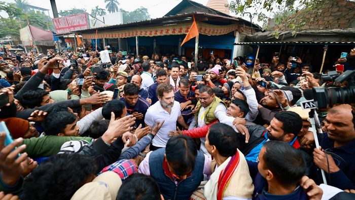 ১০১ ঢাকি-রাজবংশী মেয়েদের নাচ, রাহুলের জন্য স্পেশাল ব্যবস্থা শিলিগুড়িতে