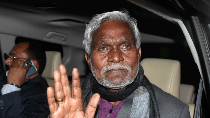 রাজ্যপালের সঙ্গে সাক্ষাৎ চম্পাই সোরেনের