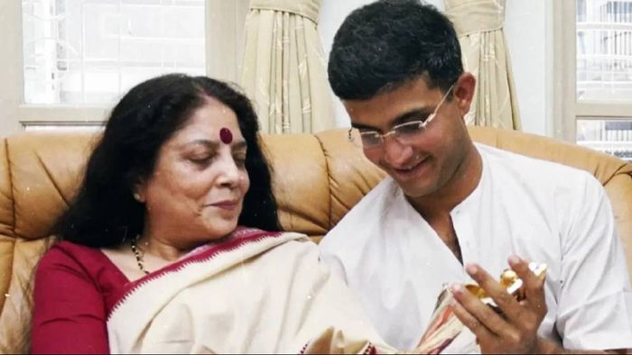 মায়ের সঙ্গে সৌরভ