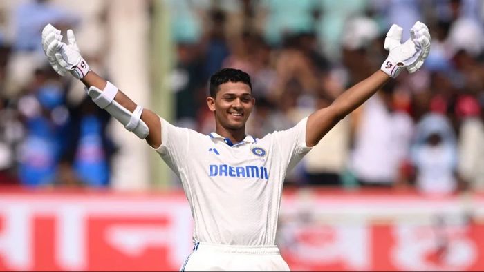 বাবার এই পরামর্শ মেনেই দ্বিশতরান যশস্বীর, জানুন নেপথ্যের কাহিনী