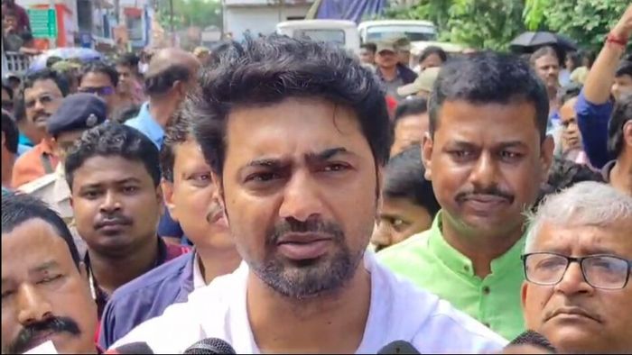 তিন কমিটি থেকে ইস্তফা দেবের। ফাইল ছবি।