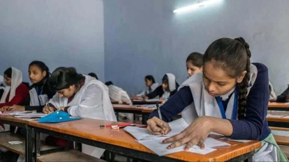 ফাঁস ইতিহাস প্রশ্নও, 'লিক' চলছেই মাধ্যমিকে, আরও ৩ জনের পরীক্ষা বাতিল ফাঁস ইতিহাস প্রশ্নও, 'লিক' চলছেই মাধ্যমিকে, আরও ৩ জনের পরীক্ষা বাতিল