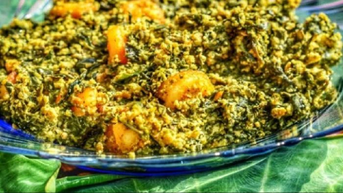 কচুপাতা ভাপা চিংড়ির রেসিপি জেনে নিন।