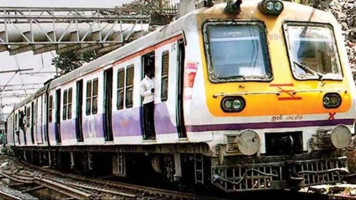 ওভারহেড তার ছিঁড়ে ট্রেন চলাচল ব্যাহত ব্যান্ডেল-কাটোয়া শাখায়