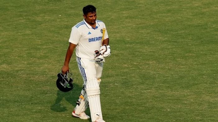 সরফরাজ রান আউট হতেই হতাশায় টুপি ছুড়লেন রোহিত, Video ভাইরাল