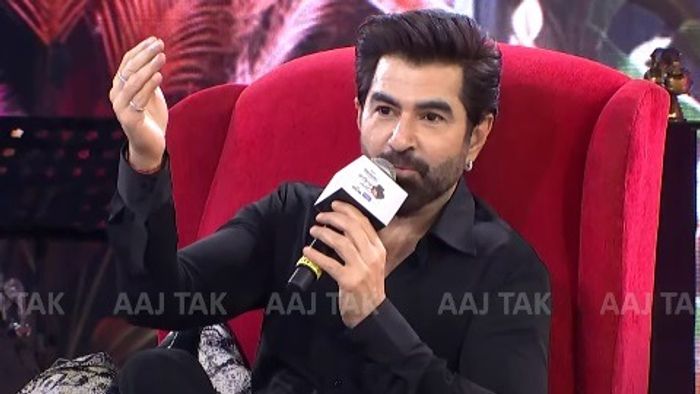 সাহিত্য আজতকের মঞ্চে জিৎ।