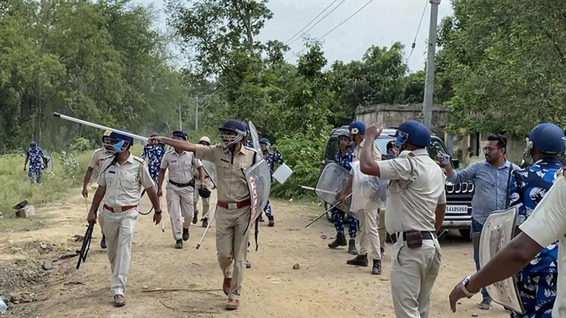 সন্দেশখালি যেতে দেওয়া হয়নি বিরোধীদের, আজ যাচ্ছেন রাজ্যের ৩ মন্ত্রী সন্দেশখালি যেতে দেওয়া হয়নি বিরোধীদের, আজ যাচ্ছেন রাজ্যের ৩ মন্ত্রী