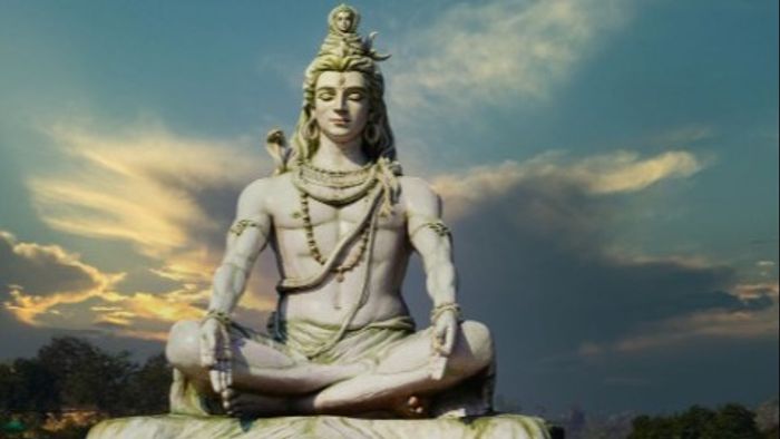 ভগবান শিবের আশীর্বাদ পেলে জীবনে সুখ আসে।