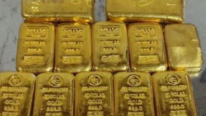 সোনা উদ্ধার। প্রতীকী চিত্র।