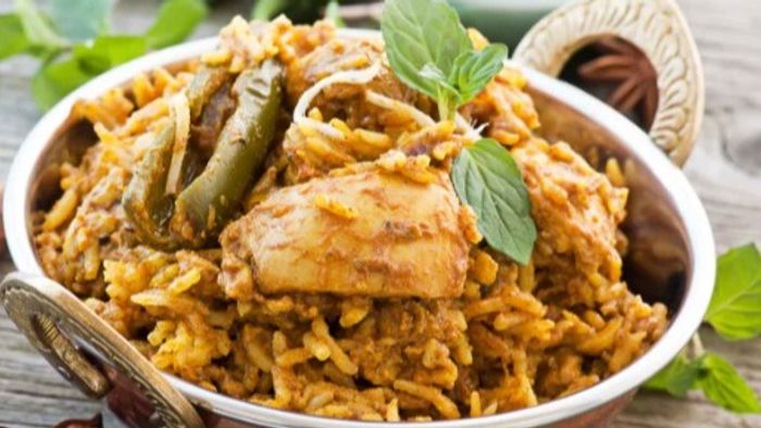 ঘরেই বানান চিকেন দুধ বিরিয়ানি।