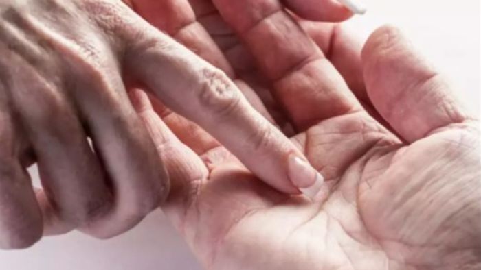 হাতে এই রেখা থাকলেই কপাল খুলবে।