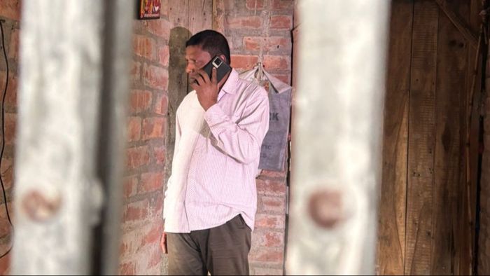 অন্যের বাড়িতে আশ্রয় অজিত মাইতির