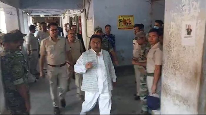 আদালতে নিয়ে যাওয়া হচ্ছে শেখ শাহজাহানকে