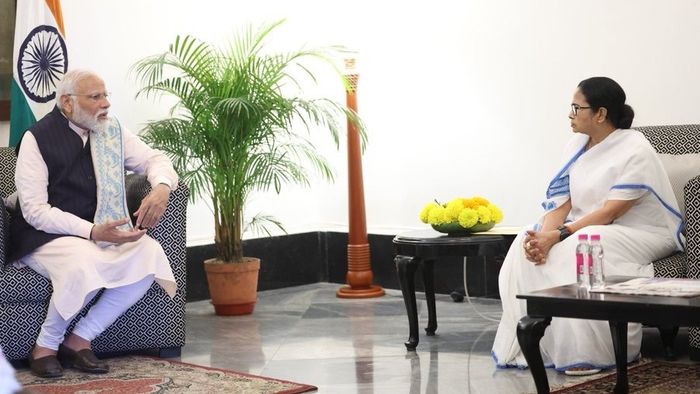 প্রধানমন্ত্রী নরেন্দ্র মোদী ও মুখ্যমন্ত্রী মমতা বন্দ্যোপাধ্য়ায়। ফাইল ছবি