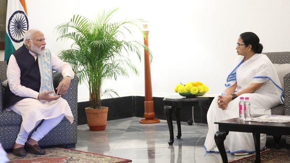'রাজনীতির কথা হয়নি, গল্প করলাম আর মিষ্টি দিলাম', মোদী-সাক্ষাতের পর মমতা 'রাজনীতির কথা হয়নি, গল্প করলাম আর মিষ্টি দিলাম', মোদী-সাক্ষাতের পর মমতা