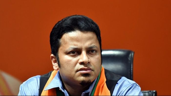 তৃণমূলের সঙ্গে সেটিংয়ের অভিযোগ এনে ফেসবুক পোস্ট বিজেপির অনুপম হাজরার