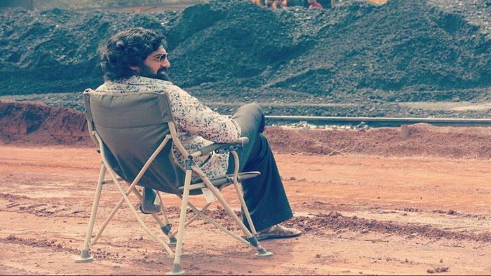 'খাদান'-র সেটে দেব (ছবি: ফেসবুক)