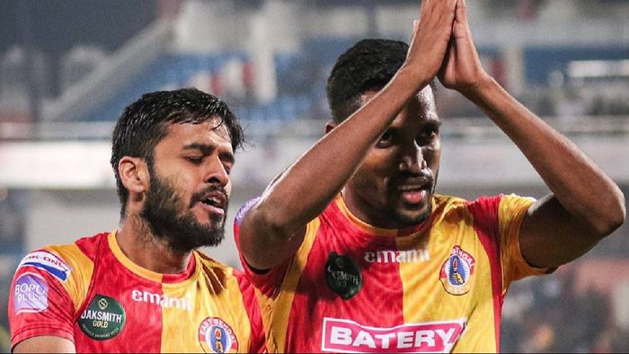 সৌভিক চক্রবর্তী ও নন্দাকুমার