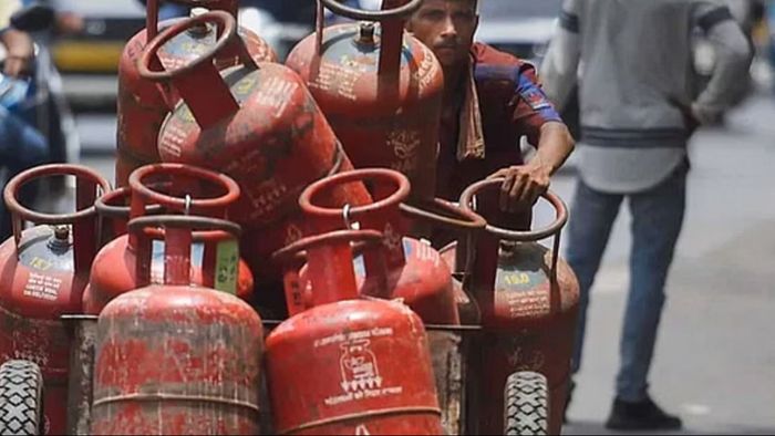 14.2 কেজি এলপিজি সিলিন্ডারের দামে কোনো পরিবর্তন নেই। এর দাম সর্বশেষ পরিবর্তন করা হয়েছিল 30 আগস্ট
