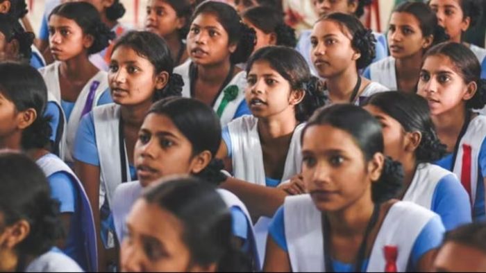 উচ্চ মাধ্যমিকের সিলেবাস পাল্টে যাচ্ছে। ফাইল ছবি