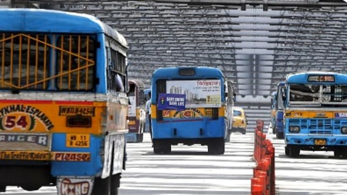 কলকাতার বাস। ফাইল ছবি