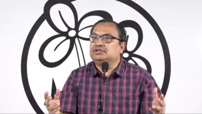 'কেউ যদি মনে করেন তাঁকে দাঁড়াতেই হবে, তাহলে কিছু বলার নেই,' অর্জুন নিয়ে মন্তব্য কুণালের