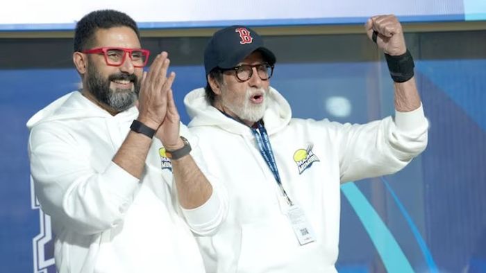 সচিন-অভিষেকের সঙ্গে জমিয়ে খেলা দেখছেন অমিতাভ, তাহলে অসুস্থ নয়?