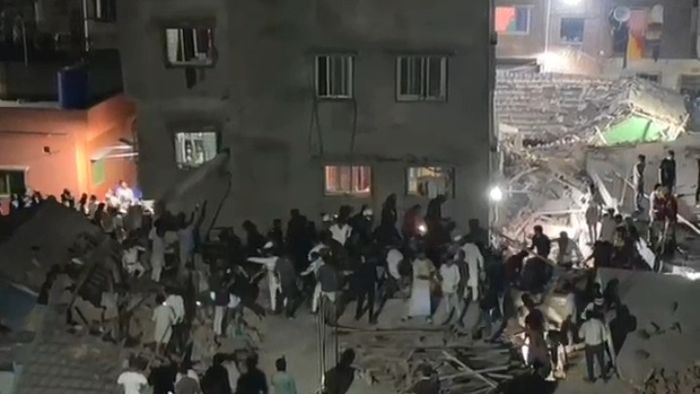 গার্ডেনরিচে নির্মীয়মাণ বহুতল ভেঙে মৃত ২