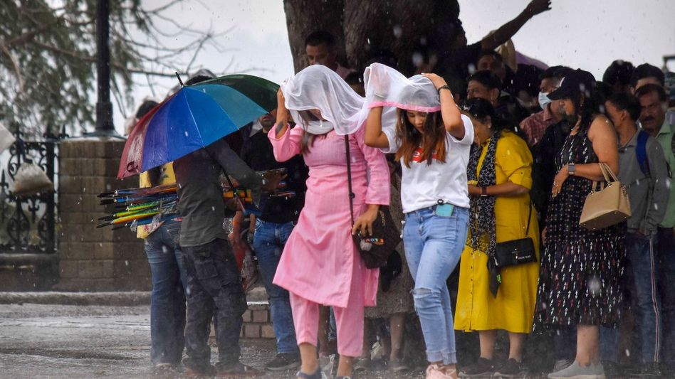 আজ ফের কালবৈশাখীর পরিস্থিতি, বৃষ্টি-শিলাবৃষ্টি এই জেলাগুলিতে; রয়েছে কমলা সতর্কতা  আজ ফের কালবৈশাখীর পরিস্থিতি, বৃষ্টি-শিলাবৃষ্টি এই জেলাগুলিতে; রয়েছে কমলা সতর্কতা