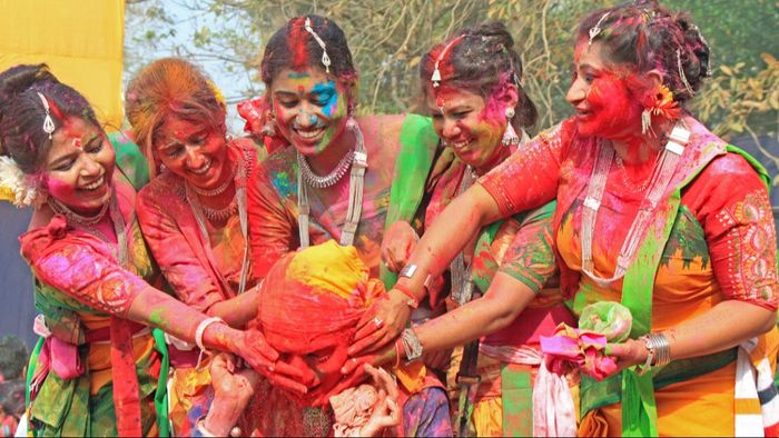 বসন্তোৎসবে শান্তিনিকেতন (Getty Images)