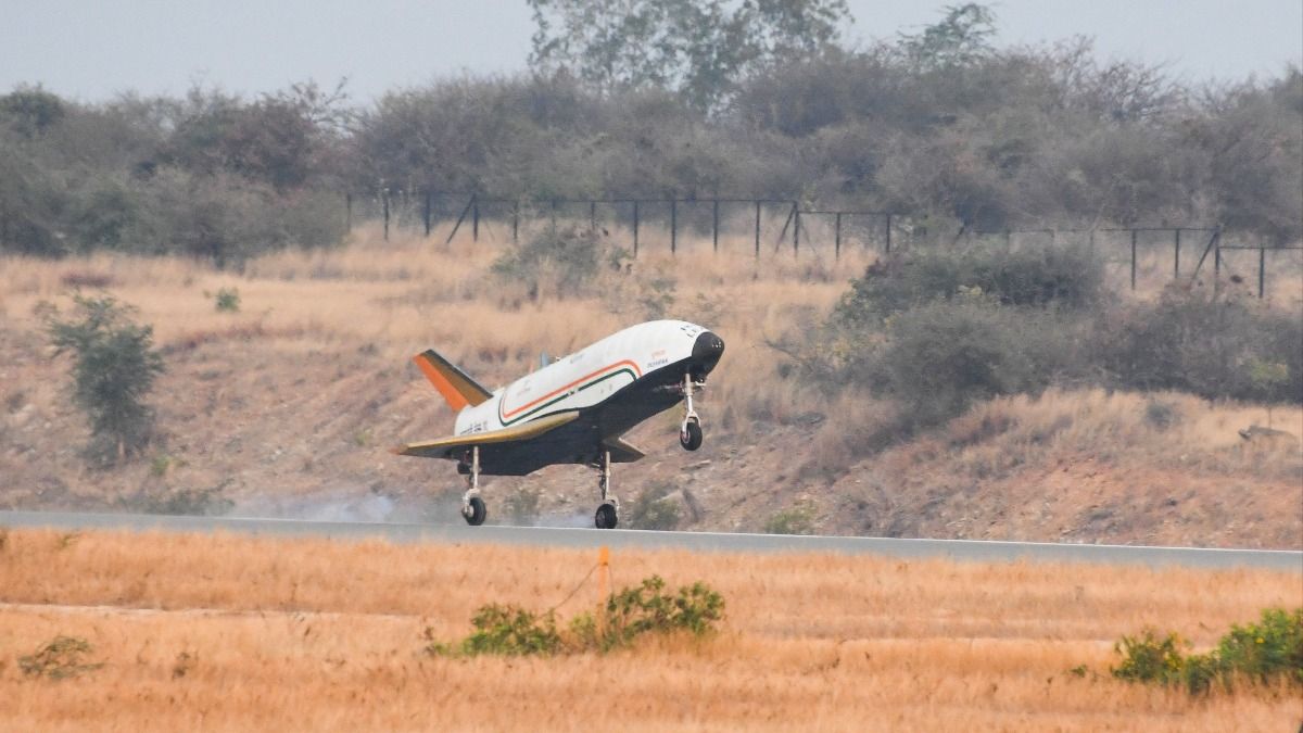 আকাশ থেকে নিজেই নামল ভারতের 'পুষ্পক', ISRO গড়ল ইতিহাস