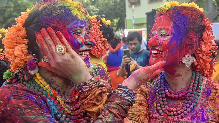 রঙের উৎসব উদযাপন (ছবি: পিটিআই)