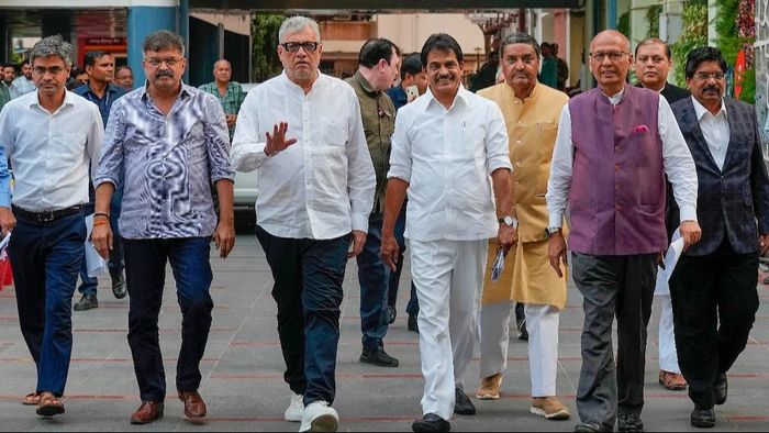 'এজেন্সির অপব্যবহার', কেজরিওয়ালের গ্রেফতারির বিরুদ্ধে EC পৌঁছল INDIA জোট