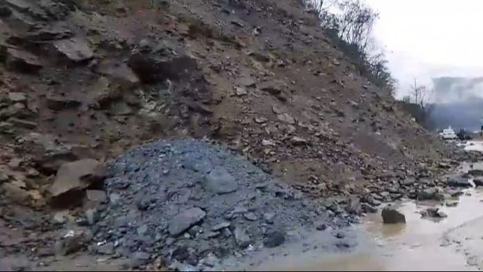 সিকিমগামী রাস্তা বন্ধ, দুর্যোগ চলবে; পাহাড়ে যাওয়া নিয়ে শঙ্কায় পর্যটকরা