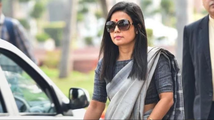 মহুয়া মৈত্র