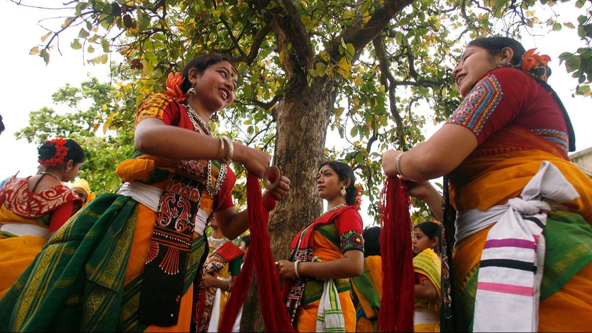 বিশ্বভারতীর বসন্ত উৎসবের পুরনো ছবি (সৌজন্যে: রয়টার্স)