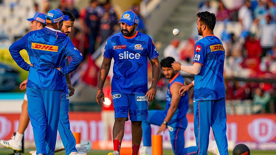 হায়দরাবাদ ম্যাচের আগে চিন্তা বাড়ল হার্দিকদের, খেলতে পারবেন না এই তারকা হায়দরাবাদ ম্যাচের আগে চিন্তা বাড়ল হার্দিকদের, খেলতে পারবেন না এই তারকা