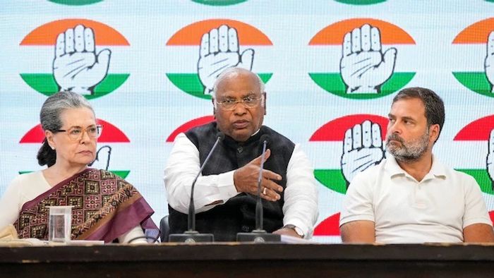 সনিয়া গান্ধী, মল্লিকার্জুন খাড়গে, রাহুল গান্ধী।