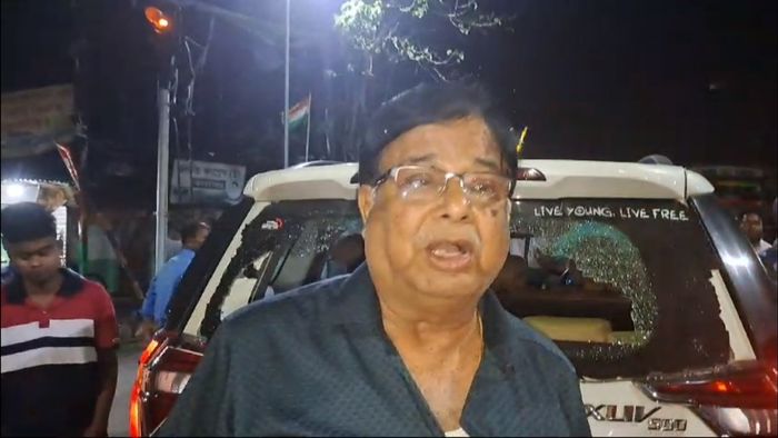 উদয়ন গুহর গাড়ি ভাঙচুরের অভিযোগ। ফাইল ছবি