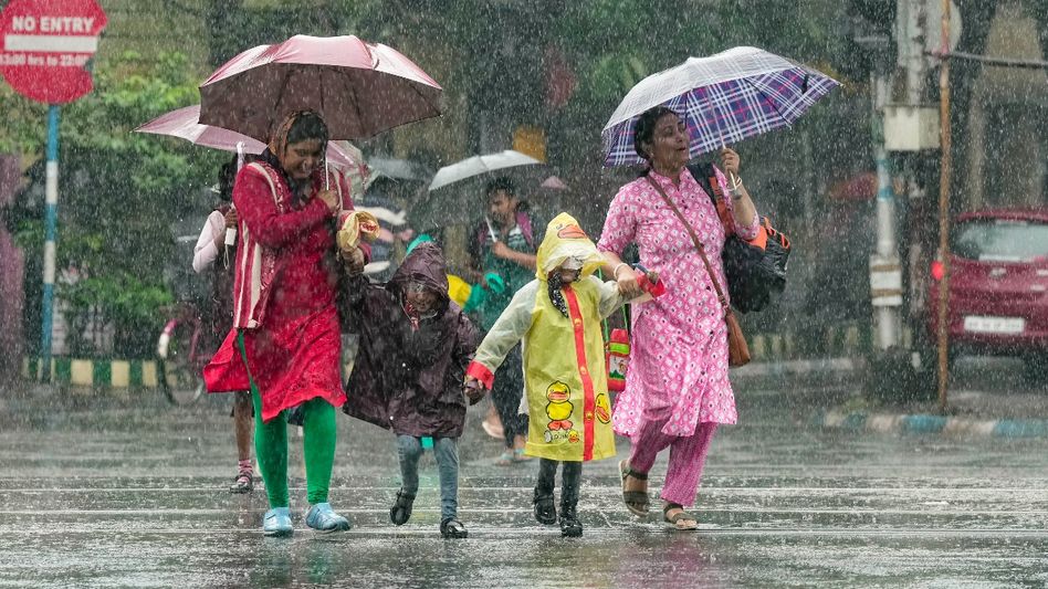 তাপপ্রবাহের সতর্কতার মধ্যে রাজ্যে বৃষ্টির পূর্বাভাস, তারিখ জানাল আবহাওয়া দফতর  তাপপ্রবাহের সতর্কতার মধ্যে রাজ্যে বৃষ্টির পূর্বাভাস, তারিখ জানাল আবহাওয়া দফতর