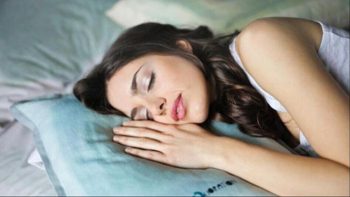 ছুটির দিনে বাড়তি ঘুম! হার্টের দফারফা করে দিতে পারে