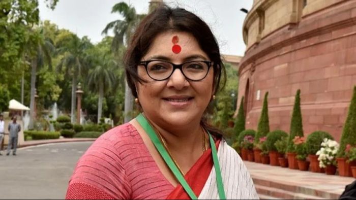 হুগলিতে প্রচারে লকেট চট্টোপাধ্যায়ের গাড়িতে হামলা, তৃণমূলের দিকে অভিযোগ প্রার্থীর