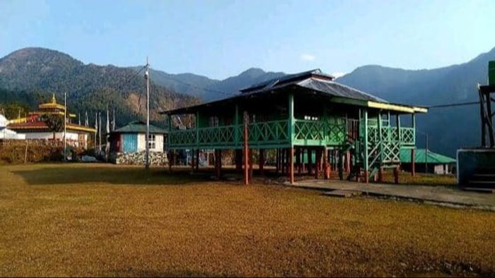 আমাদের বাংলার মধ্যেই রয়েছে এই ভুটানি গ্রাম, থাকার খরচ মাত্র ৫০০ টাকা