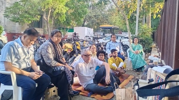 রাতভর দিল্লির মন্দিরমার্গ থানায় ডেরেক-দোলারা