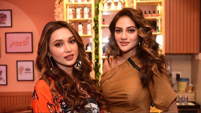 মিমি চক্রবর্তী- নুসরত জাহান (ছবি: ফেসবুক)