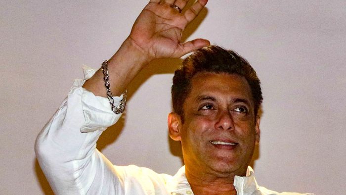 সলমনের বাড়ির বাইরে পরপর গুলি